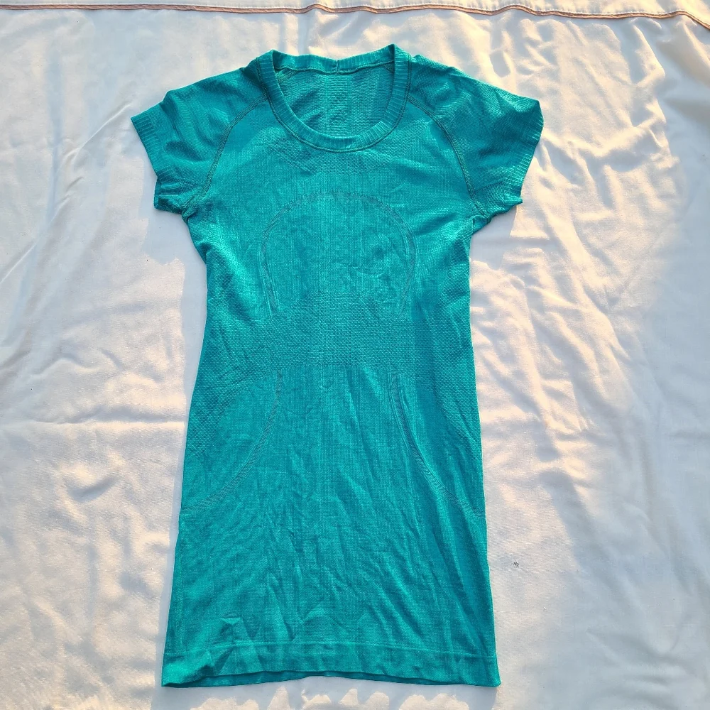 Lululemon Run: Swiftly Tech Short Sleeve - Surge Teal - Size 2 - Picture 1 of 15